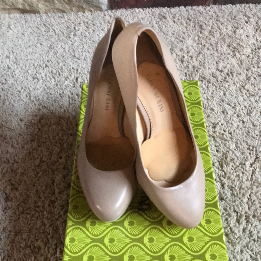 Gianni Bini Tan Pumps
